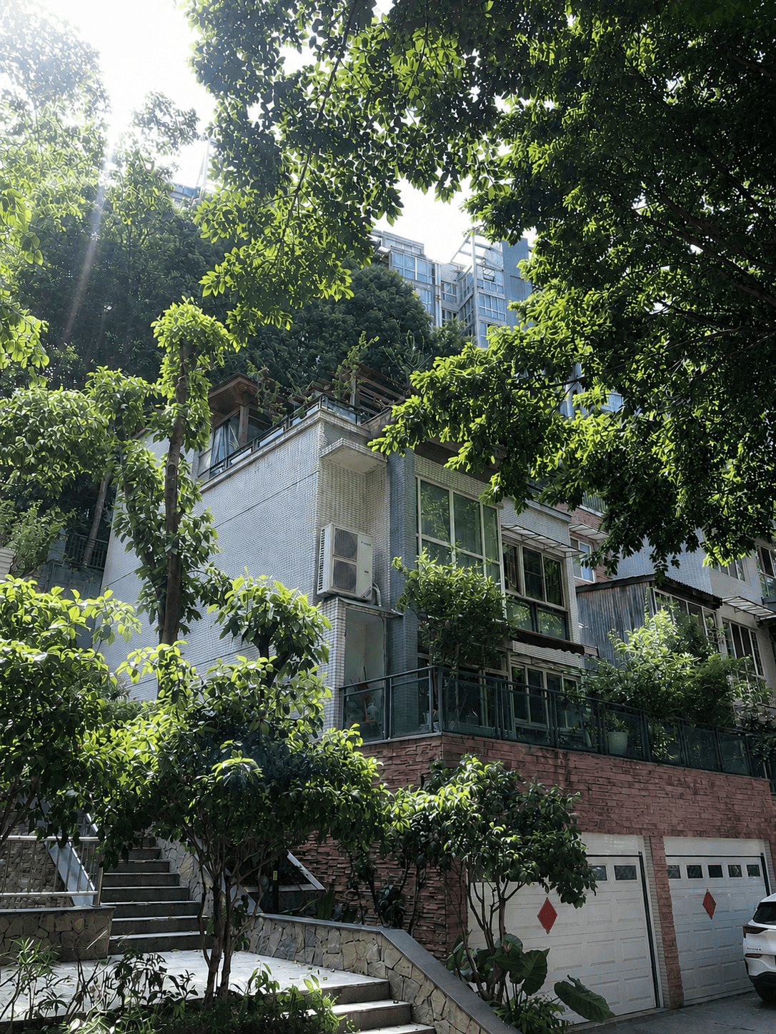 昆玉岛居岁月从容升级：小小岛老别墅加装蒂升悦行款电梯